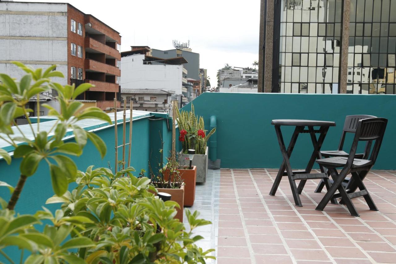 Golden Frog Manizales Vandrarhem Exteriör bild